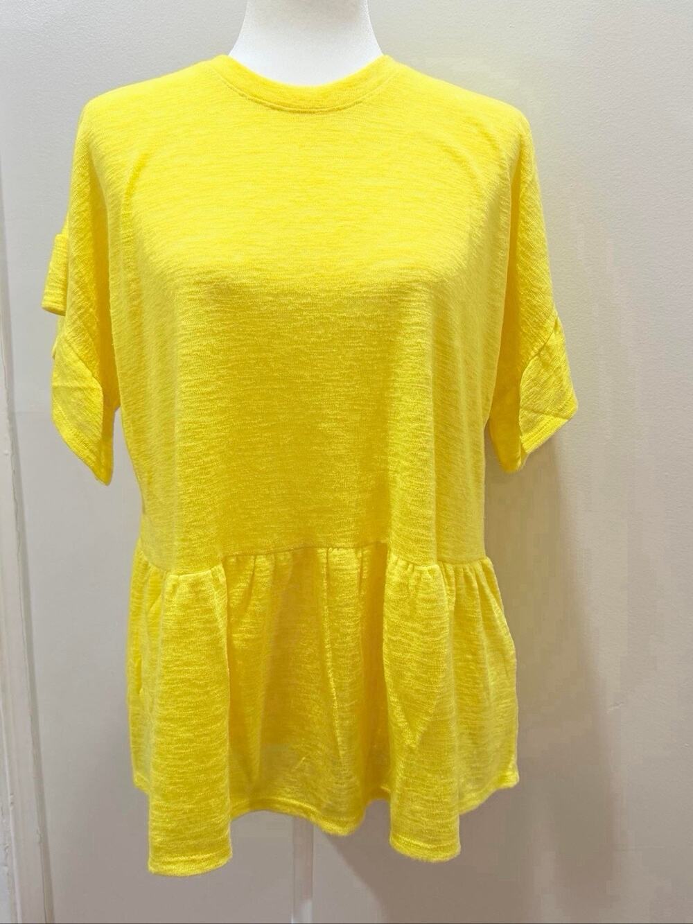 New Cherish Women's Yellow Blouse Size M Short Sleeve Ruffle Detail Top Basic